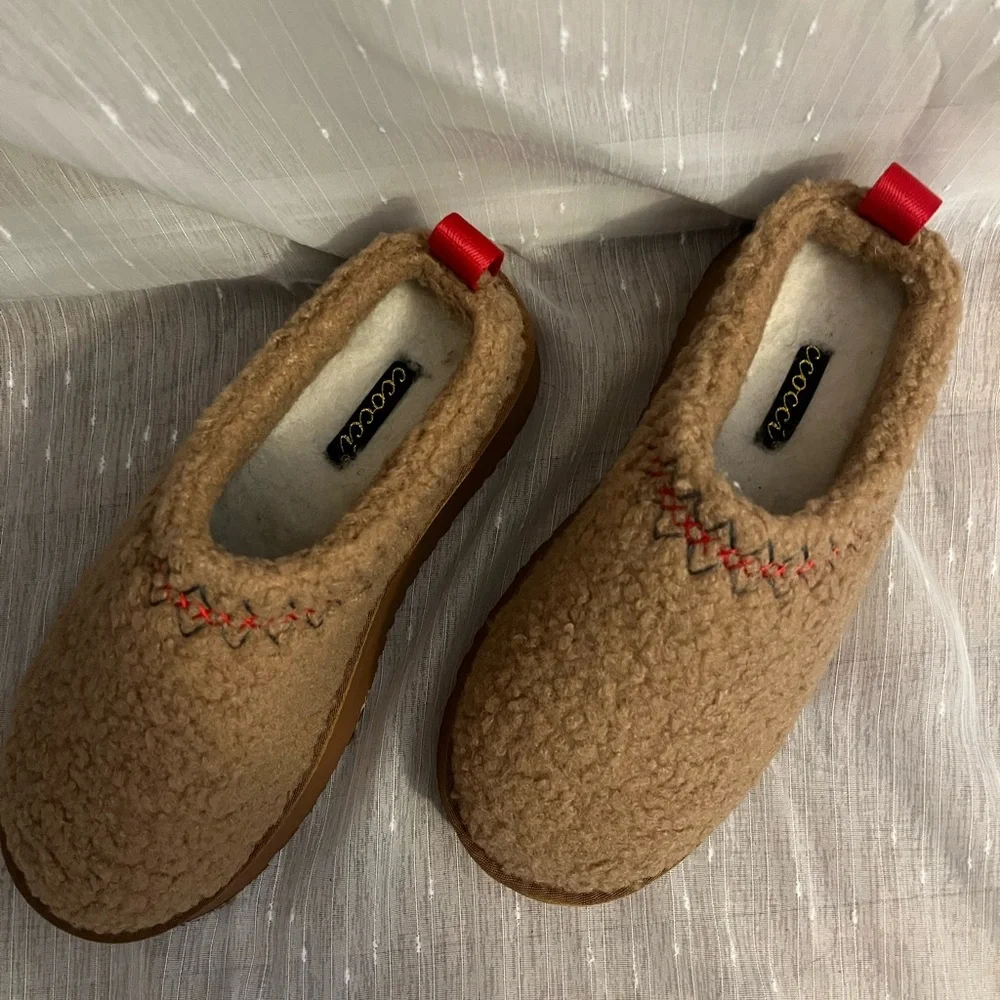 CCOCCI Tan Sherpa Platform Clogs with Red Pull Tabs - Picture 2 of 4